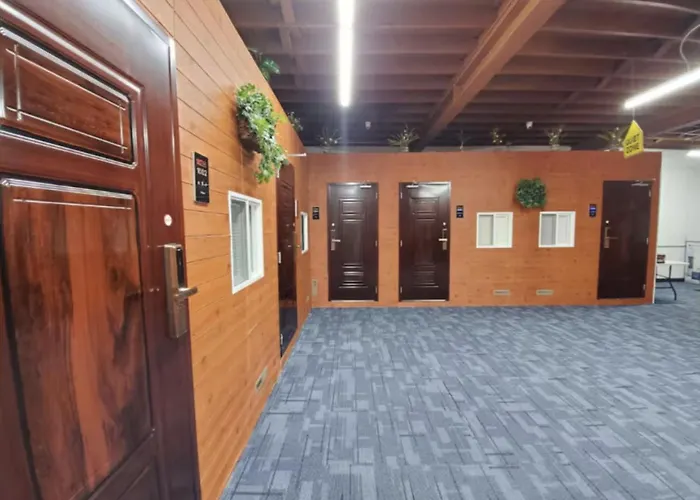 Pick. Solo Or Group, Private Rooms, Free Coffee Hotel Chicago